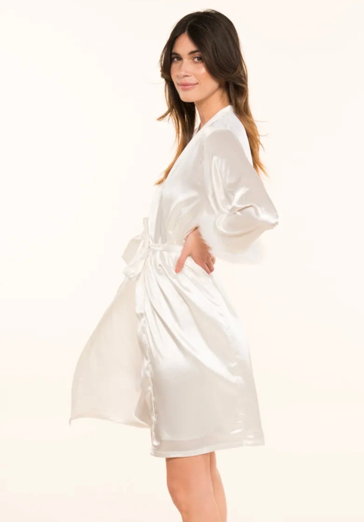 Nuisette + peignoir à plumes blanche